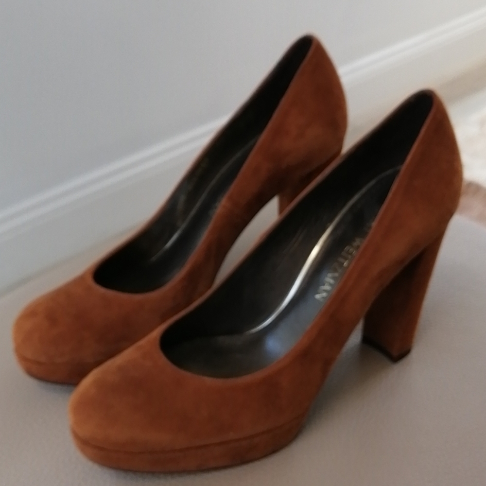 Stuart Weitzman size 7.5 brown sweed